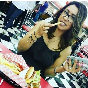 Meet your Posher, Yesenia